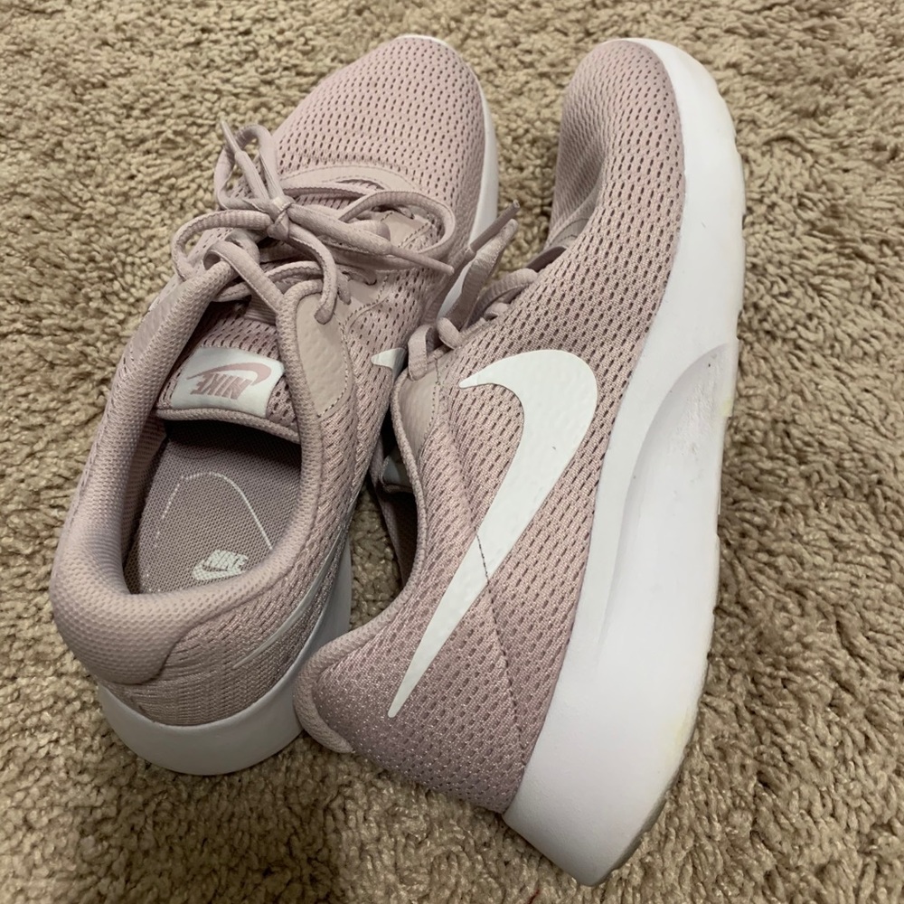 Nikes🤩